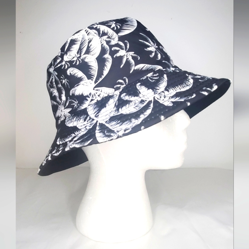 GiuliA Black and White Tropical Pslms Bucket Hat